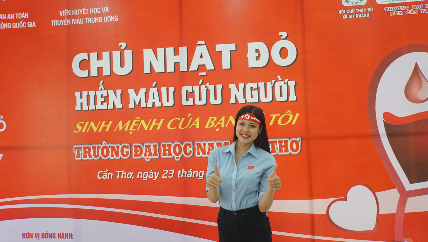 Á khôi 2 Trần Khả Di (sinh viên năm 3, lớp Quản trị du lịch) bày tỏ: “Em cảm thấy ý nghĩa và thể hiện tình cảm yêu thương, chia sẻ, giúp đỡ những người thiếu máu để mang lại niềm vui cho họ." Á khôi 2 Trần Khả Di (sinh viên năm 3, lớp Quản trị du lịch) bày tỏ: “Em cảm thấy ý nghĩa và thể hiện tình cảm yêu thương, chia sẻ, giúp đỡ những người thiếu máu để mang lại niềm vui cho họ."