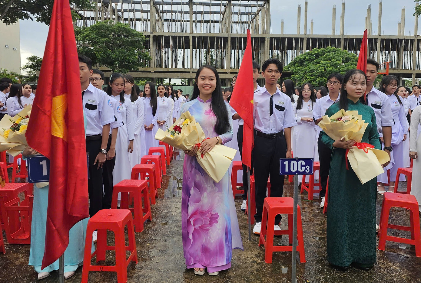 Giáo viên trẻ háo hức ngày khai giảng. Ảnh: Hòa Hội Giáo viên trẻ háo hức ngày khai giảng. Ảnh: Hòa Hội