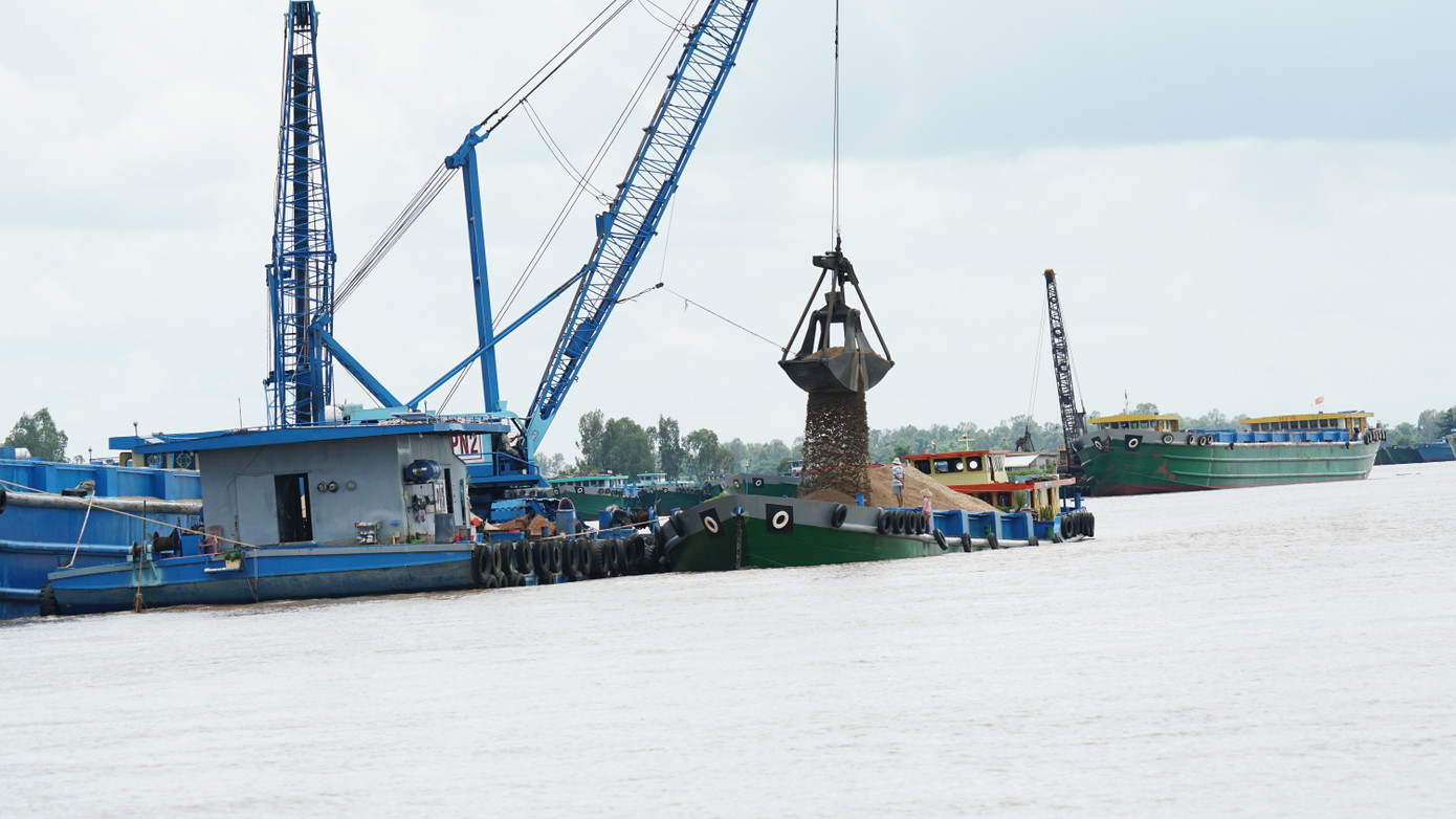 Khai thác cát trên địa bàn tỉnh Đồng Tháp