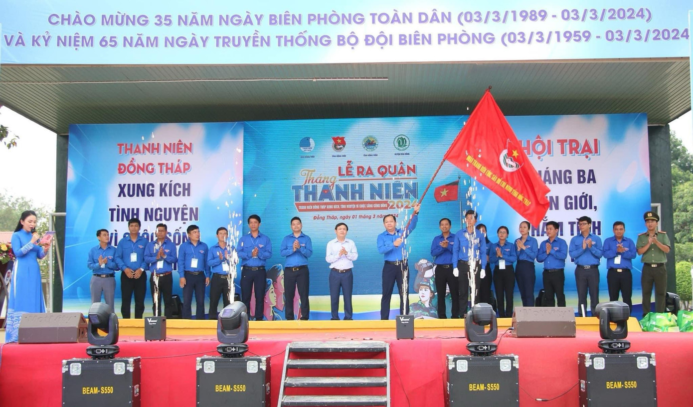 Tỉnh Đoàn Đồng Tháp triển khai thực hiện hiệu quả các công trình, phần việc thanh niên thiết thực hỗ trợ học sinh, sinh viên vùng sâu, vùng xa, vùng khó khăn, biên giới. Kết quả đã trao tặng hơn 6.588 suất học bổng, quà tặng với tổng trị giá hơn 3 tỷ đồng.