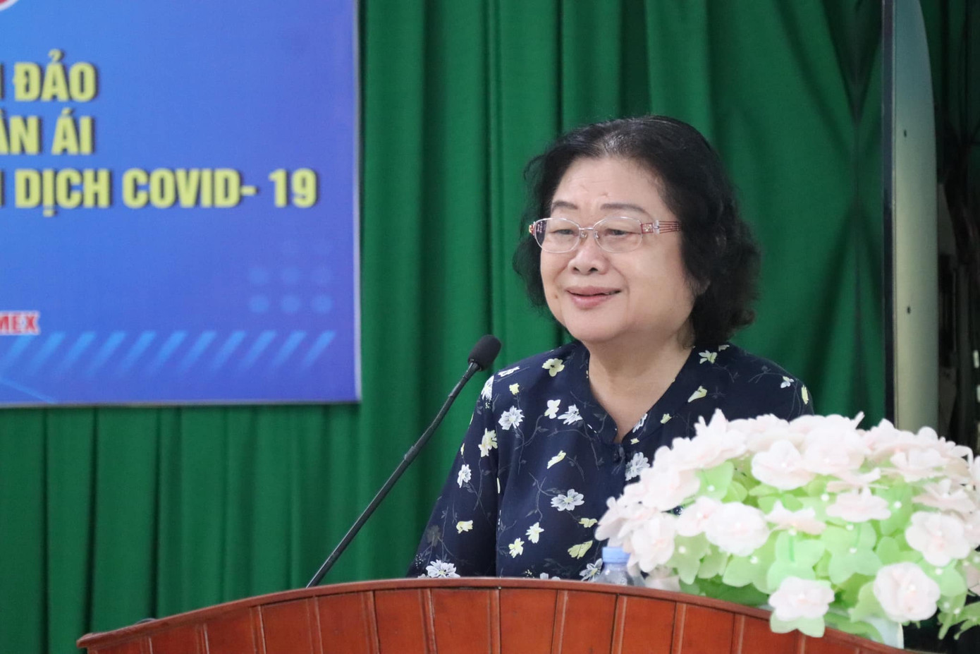 Nguyên Phó Chủ tịch nước Trương Mỹ Hoa phát biểu tại buổi lễ trao học bổng.