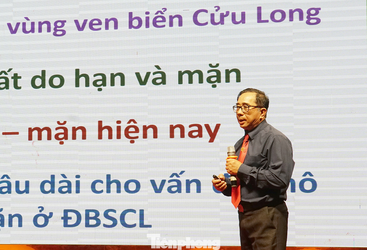 PGS. TS. Lê Anh Tuấn, Giảng viên cao cấp khoa Môi trường và Tài nguyên thiên nhiên,Trường ĐH Cần Thơ. Ảnh: Hòa Hội PGS. TS. Lê Anh Tuấn, Giảng viên cao cấp khoa Môi trường và Tài nguyên thiên nhiên,Trường ĐH Cần Thơ. Ảnh: Hòa Hội