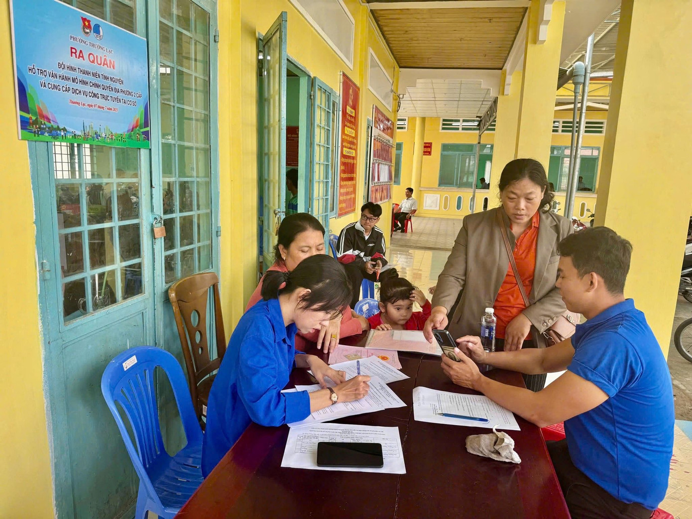 Hoạt động của các đội hình thanh niên tình nguyện không chỉ hỗ trợ kỹ thuật đơn thuần, còn góp phần lan tỏa tinh thần phục vụ nhân dân, khẳng định vai trò xung kích của tuổi trẻ Đồng Tháp trong chuyển đổi số và xây dựng chính địa phương 2 cấp thân thiện, hiệu quả, thông suốt, phục vụ nhân dân một cách tốt nhất.