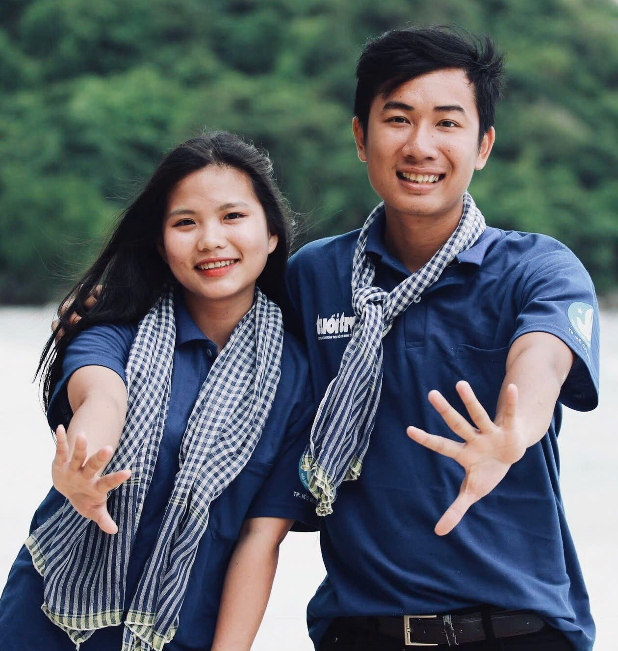 Trong lần gặp gỡ ở đảo Thổ Chu, cặp đôi cán bộ Đoàn cảm mến rồi nên duyên vợ chồng.