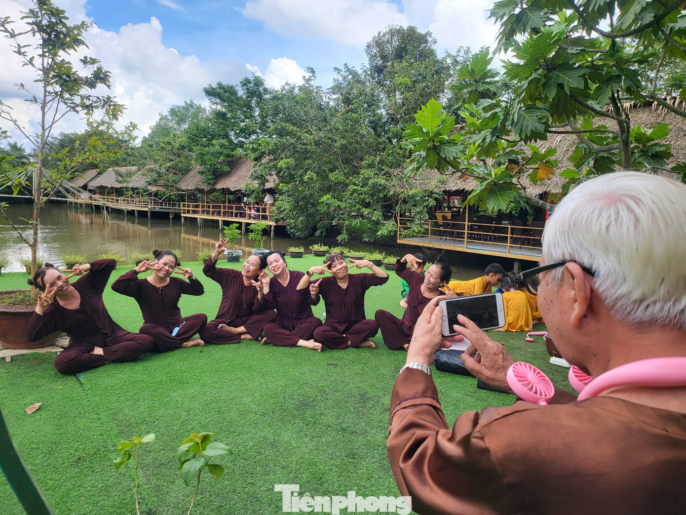Phong Điền được mệnh danh là ‘Lá phổi xanh’ của thành phố Cần Thơ, nằm ở vành đai phía Nam của thành phố, dọc theo tuyến lộ Vòng cung lịch sử. Ảnh: Hoà Hội. Phong Điền được mệnh danh là ‘Lá phổi xanh’ của thành phố Cần Thơ, nằm ở vành đai phía Nam của thành phố, dọc theo tuyến lộ Vòng cung lịch sử. Ảnh: Hoà Hội.