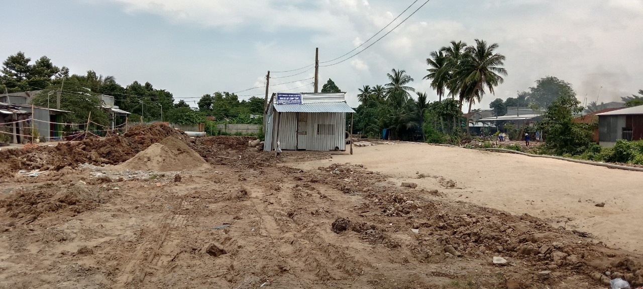 Hàng nghìn mét khối cát của công trình khắc phục ô nhiễm kênh Cũ ở TP Cao Lãnh bị bán ra bên ngoài. Ảnh: PV