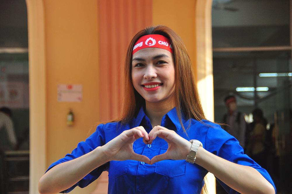 Bạn Nguyễn Thị Minh Thư, Á khôi Sinh viên TP Cần Thơ 2019, hiện đang học năm 4 ngành Dược (ĐH Nam Cần Thơ) lần thứ 2 đồng hành với Chủ nhật Đỏ.