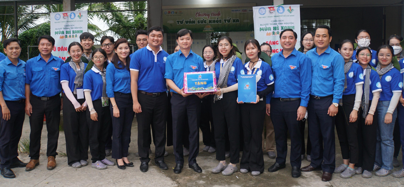 Anh Nguyễn Minh Triết thăm hỏi sức khỏe, động viên các sinh viên tình nguyện phát huy nhiệt huyết, tinh thần xung kích của tuổi trẻ để thực hiện tốt các hoạt động ý nghĩa, góp phần cùng địa phương xây dựng nông thôn mới, phát triển kinh tế - xã hội. Đồng thời, đề nghị cần nâng chất các hoạt động tình nguyện ngày càng có hiệu quả, thực hiện gắn với nhiệm vụ địa phương để công tác tình nguyện sẽ ngày càng chuyên nghiệp và để lại ấn tượng đẹp với bà con.