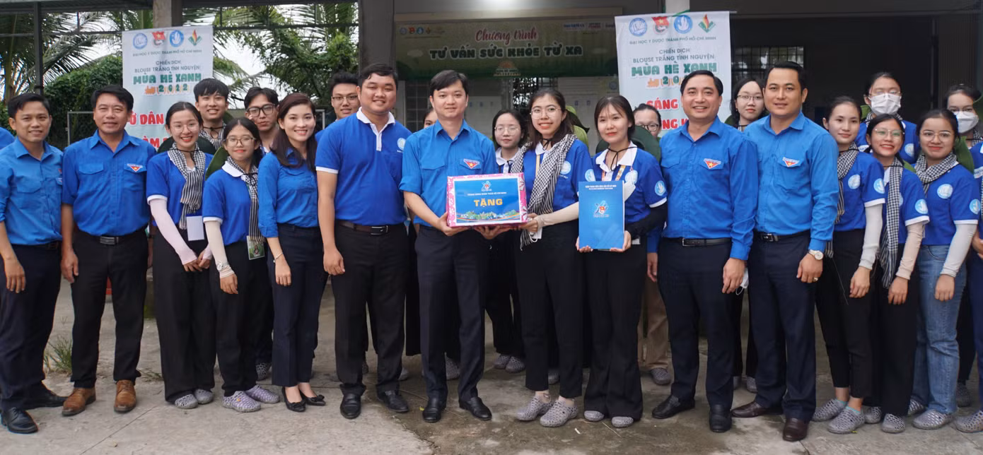 Anh Nguyễn Minh Triết thăm hỏi sức khỏe, động viên các sinh viên tình nguyện phát huy nhiệt huyết, tinh thần xung kích của tuổi trẻ để thực hiện tốt các hoạt động ý nghĩa, góp phần cùng địa phương xây dựng nông thôn mới, phát triển kinh tế - xã hội. Đồng thời, đề nghị cần nâng chất các hoạt động tình nguyện ngày càng có hiệu quả, thực hiện gắn với nhiệm vụ địa phương để công tác tình nguyện sẽ ngày càng chuyên nghiệp và để lại ấn tượng đẹp với bà con.