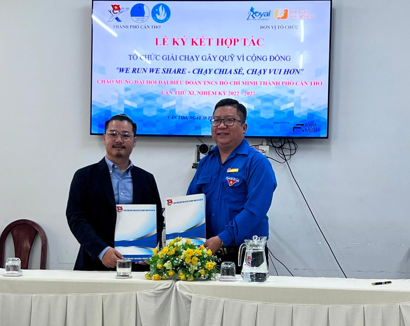 Lãnh đạo Thành Đoàn Cần Thơ ký kết hợp tác với Công ty Tổ chức sự kiện Hoàng Gia.