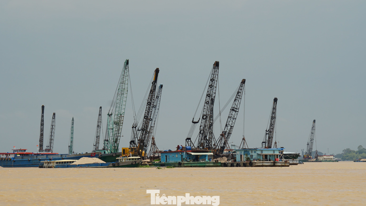 Khai thác cát trên địa bàn tỉnh An Giang. Ảnh: Hòa Hội. Khai thác cát trên địa bàn tỉnh An Giang. Ảnh: Hòa Hội.