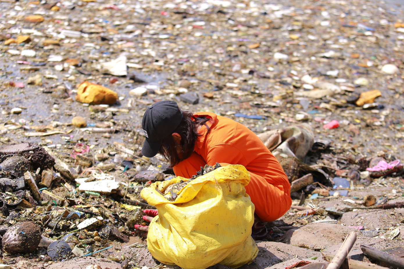 “Hành động của các em rất có ý nghĩa với cộng đồng. Cần được lan tỏa rộng hơn đến mọi người! Tuyệt vời”. “Biết ơn tất cả anh chị và các bạn! Mong những điều tốt đẹp và bình an nhất sẽ đến bên các bạn, anh chị và gia đình...” là chia sẻ từ nhiều cư dân mạng. “Hành động của các em rất có ý nghĩa với cộng đồng. Cần được lan tỏa rộng hơn đến mọi người! Tuyệt vời”. “Biết ơn tất cả anh chị và các bạn! Mong những điều tốt đẹp và bình an nhất sẽ đến bên các bạn, anh chị và gia đình...” là chia sẻ từ nhiều cư dân mạng.