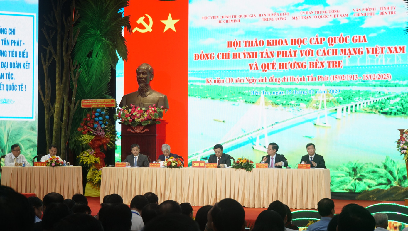 Hội thảo do Tỉnh ủy Bến Tre phối hợp với Học viện Chính trị quốc gia Hồ Chí Minh, Ban Tuyên giáo Trung ương, Ủy ban Trung ương Mặt trận Tổ quốc Việt Nam, Văn phòng Chính phủ tổ chức. Ảnh: Hòa Bình