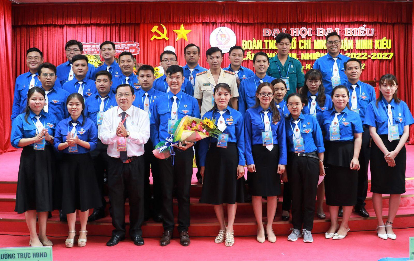 Ban chấp hành Quận Đoàn Ninh Kiều nhiệm kỳ 2022 - 2027 ra mắt đại hội. Ban chấp hành Quận Đoàn Ninh Kiều nhiệm kỳ 2022 - 2027 ra mắt đại hội.