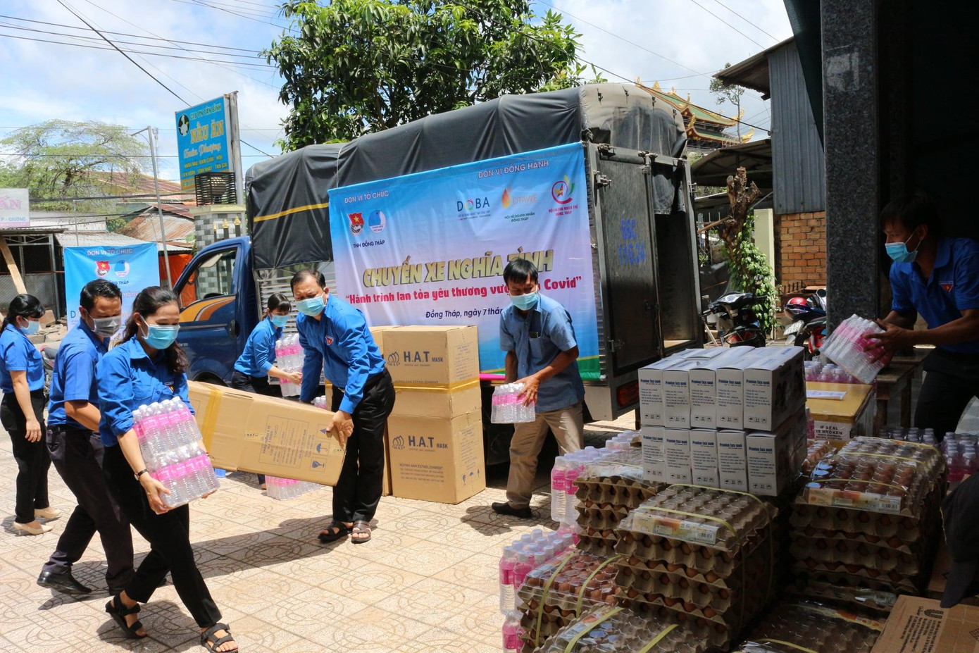 'Chuyến xe nghĩa tình' đến với tâm dịch huyện Châu Thành. - Ảnh: TĐ ĐT 'Chuyến xe nghĩa tình' đến với tâm dịch huyện Châu Thành. - Ảnh: TĐ ĐT