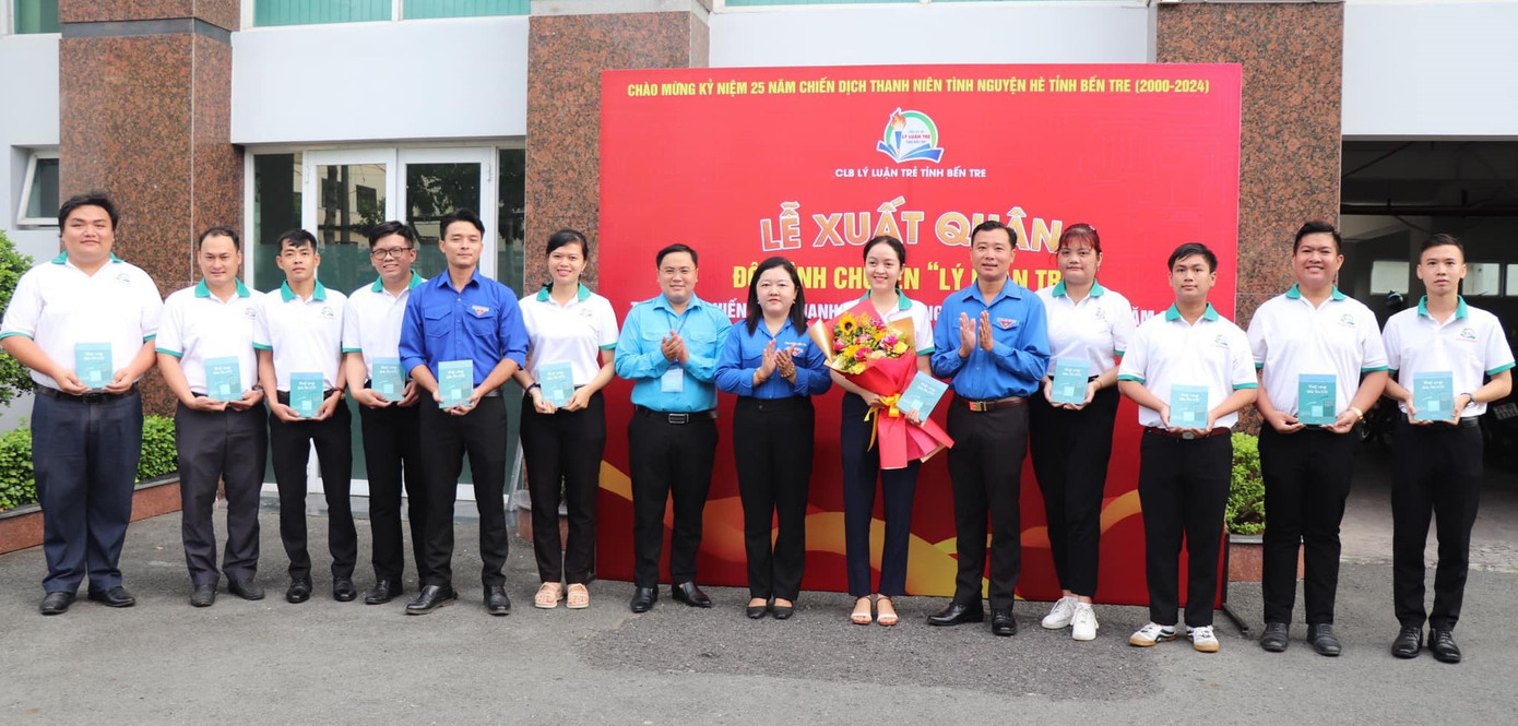 Bến Tre ra quân đội hình chuyên “Lý luận trẻ” tham gia chiến dịch Thanh niên tình nguyện hè. Ảnh: TĐ BT Bến Tre ra quân đội hình chuyên “Lý luận trẻ” tham gia chiến dịch Thanh niên tình nguyện hè. Ảnh: TĐ BT