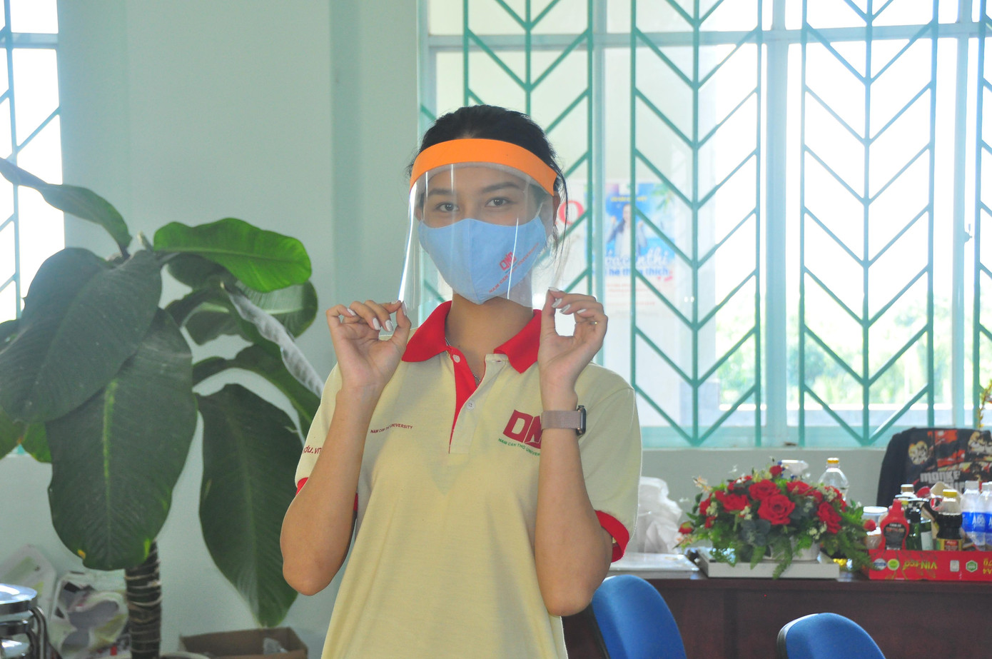 Lê Thị Tường Vy cho biết, đợt dịch này phức tạp hơn các đợt trước, hiện nay không riêng thành phố mà cả nước đang chung tay phòng chống dịch. "Bản thân em cũng muốn đóp góp công sức của mình cho các bạn tình nguyện viên và người dân được an toàn", Tường Vy chia sẻ.