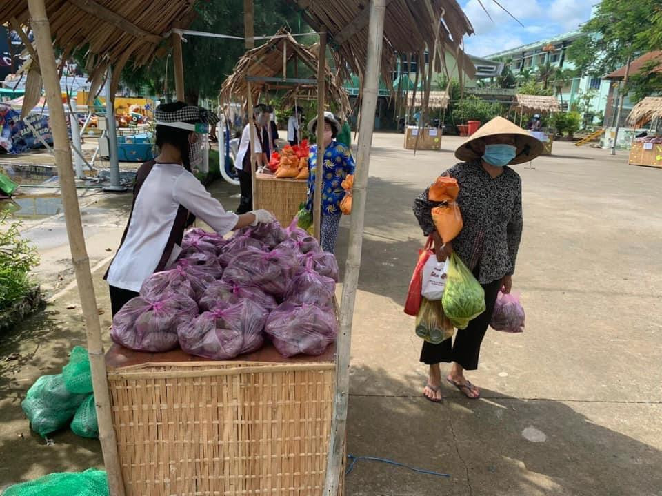 Để tránh tập trung đông người, Tỉnh đoàn phối hợp địa phương phát phiếu và khung giờ đã mời trước, mỗi phần trị giá 70 nghìn đồng, dự kiến kéo dài đến 23/7.