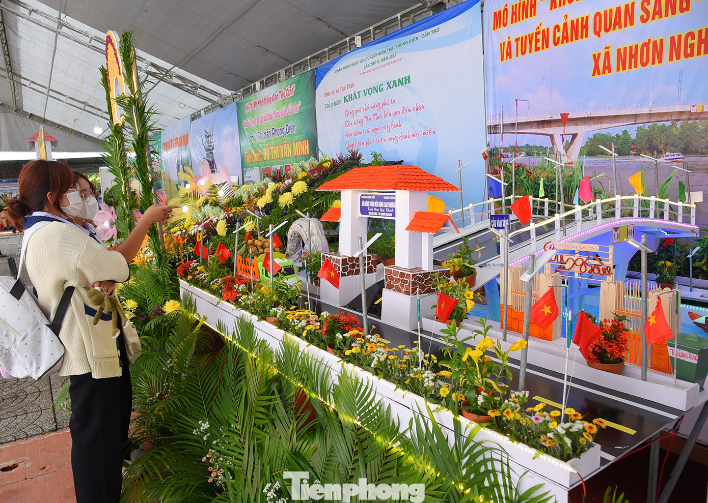Khách tham quan triển lãm trái cây tại ngày hội. Ảnh: Hòa Hội. Khách tham quan triển lãm trái cây tại ngày hội. Ảnh: Hòa Hội.