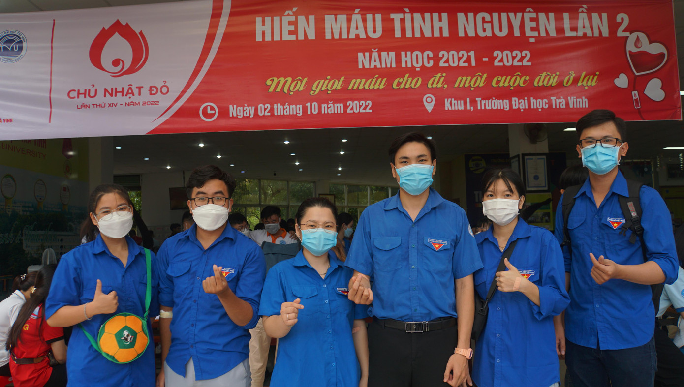 Bạn Nguyễn Thị Như Thảo (sinh viên năm 3, ngành Sư phạm mầm non) là một trong những người hiến máu sớm nhất. Thảo chia sẻ: “Đoàn trường thông báo từ mấy hôm trước, em thấy hoạt động này vô cùng ý nghĩa nên đến sớm để chia sẻ giọt máu của mình cho xã hội”.
