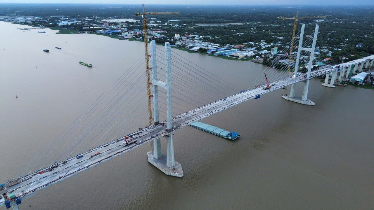 Cầu Rạch Miễu 2 nối Bến Tre - Tiền Giang sắp về đích.