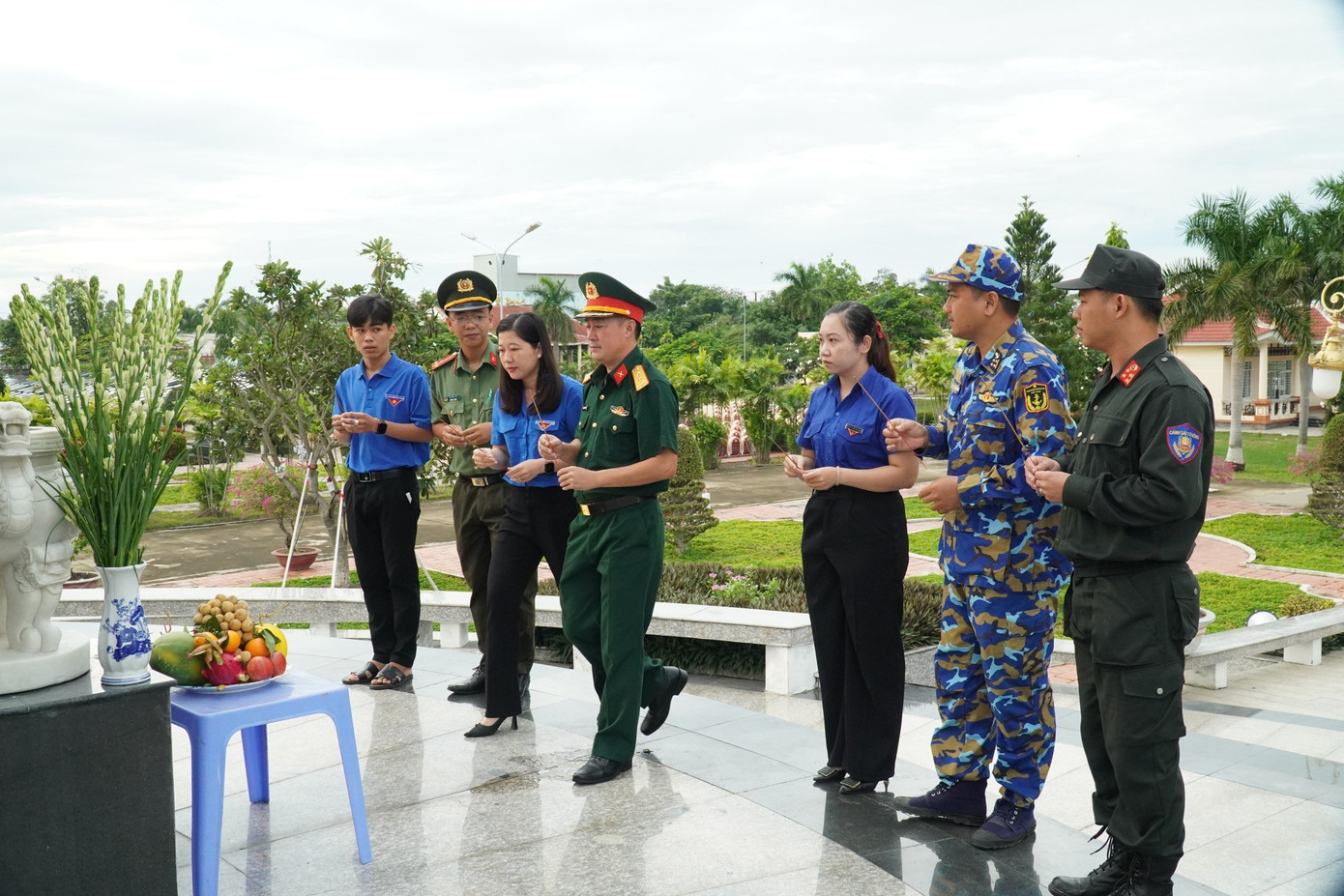 Trong suốt chặng đường lịch sử vẻ vang, trải qua hai cuộc kháng chiến trường kỳ chống Pháp, chống Mỹ ác liệt và chiến tranh biên giới Tây Nam bảo vệ Tổ quốc đầy gian lao, thử thách, có biết bao thế hệ cha, anh đi truớc đã hy sinh xương máu của mình cho hòa bình, độc lập.