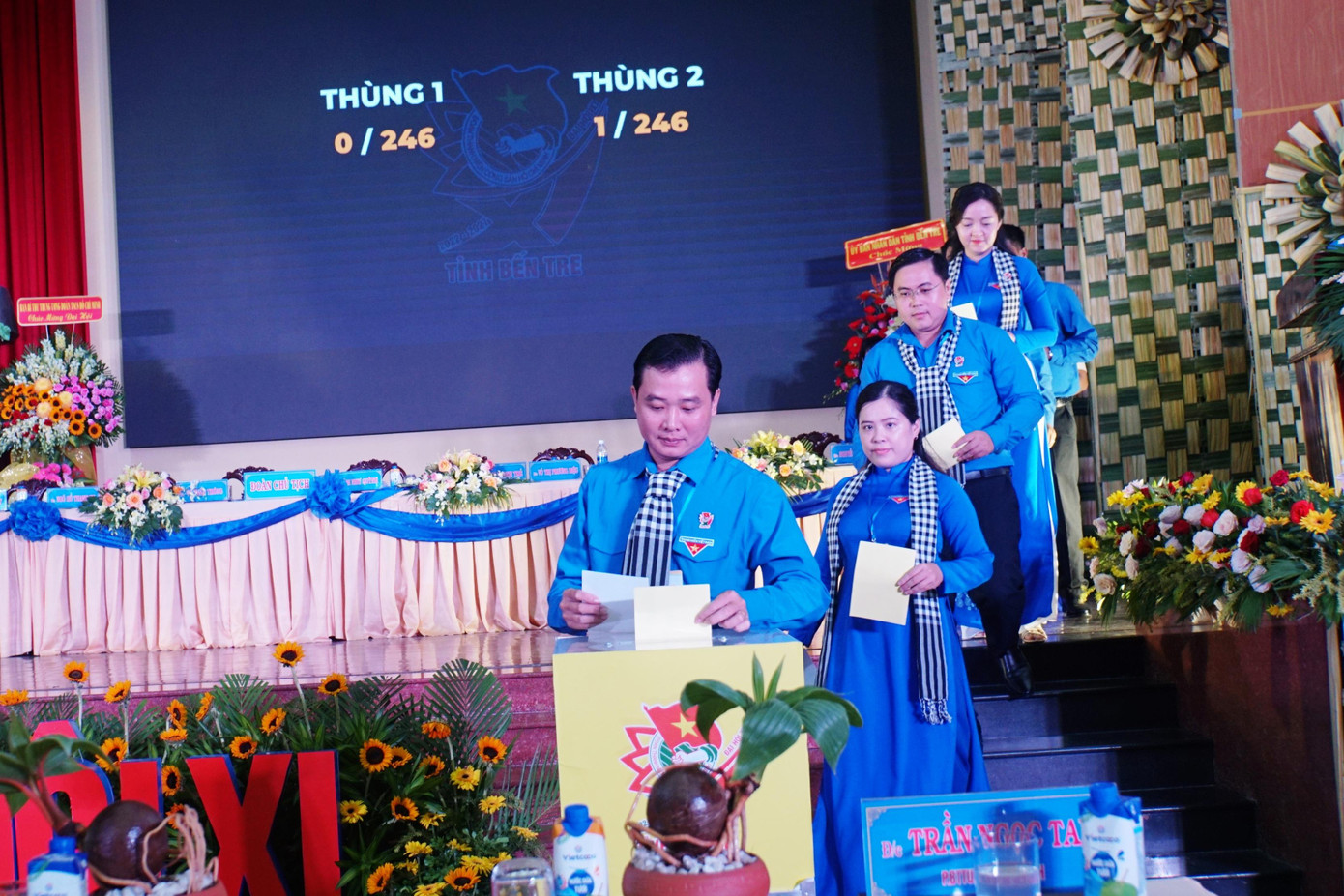 Đại biểu tham gia bỏ phiếu