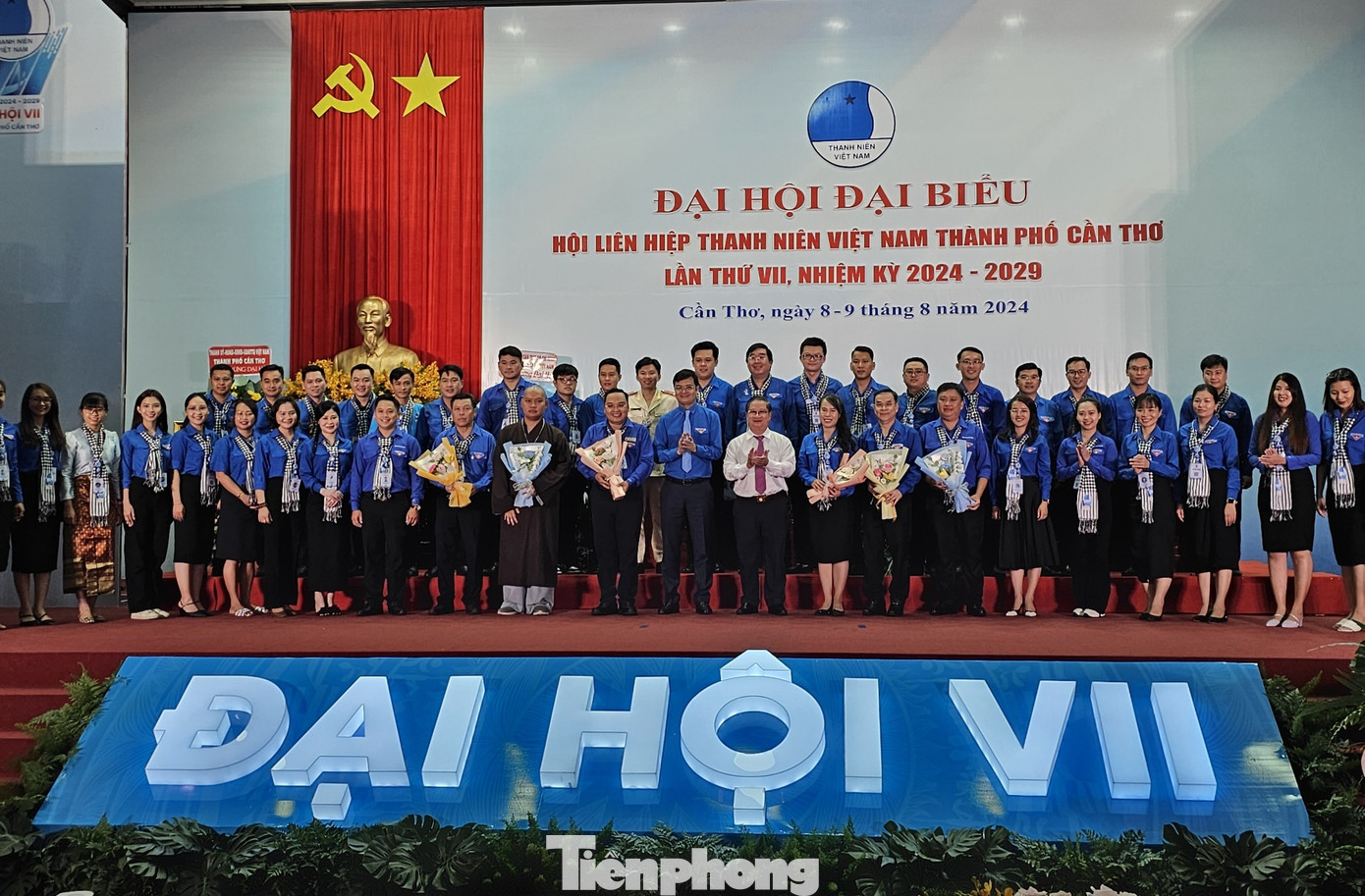 Ủy ban Hội LHTN Việt Nam TP. Cần Thơ khóa VII ra mắt đại hội. Ảnh: Hòa Hội