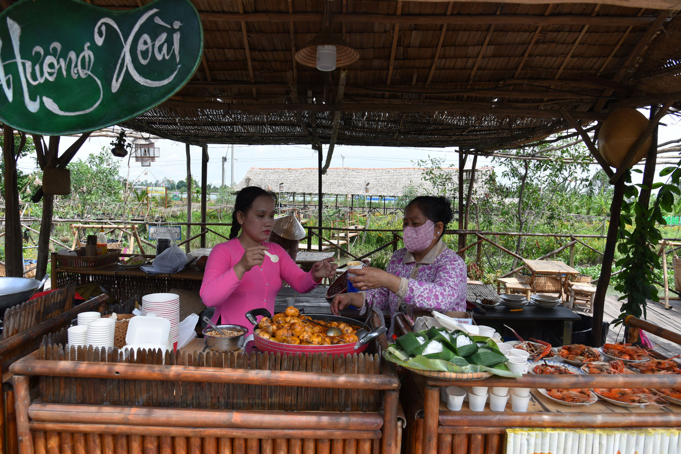 Một gian hàng đặc sản vùng cù lao.