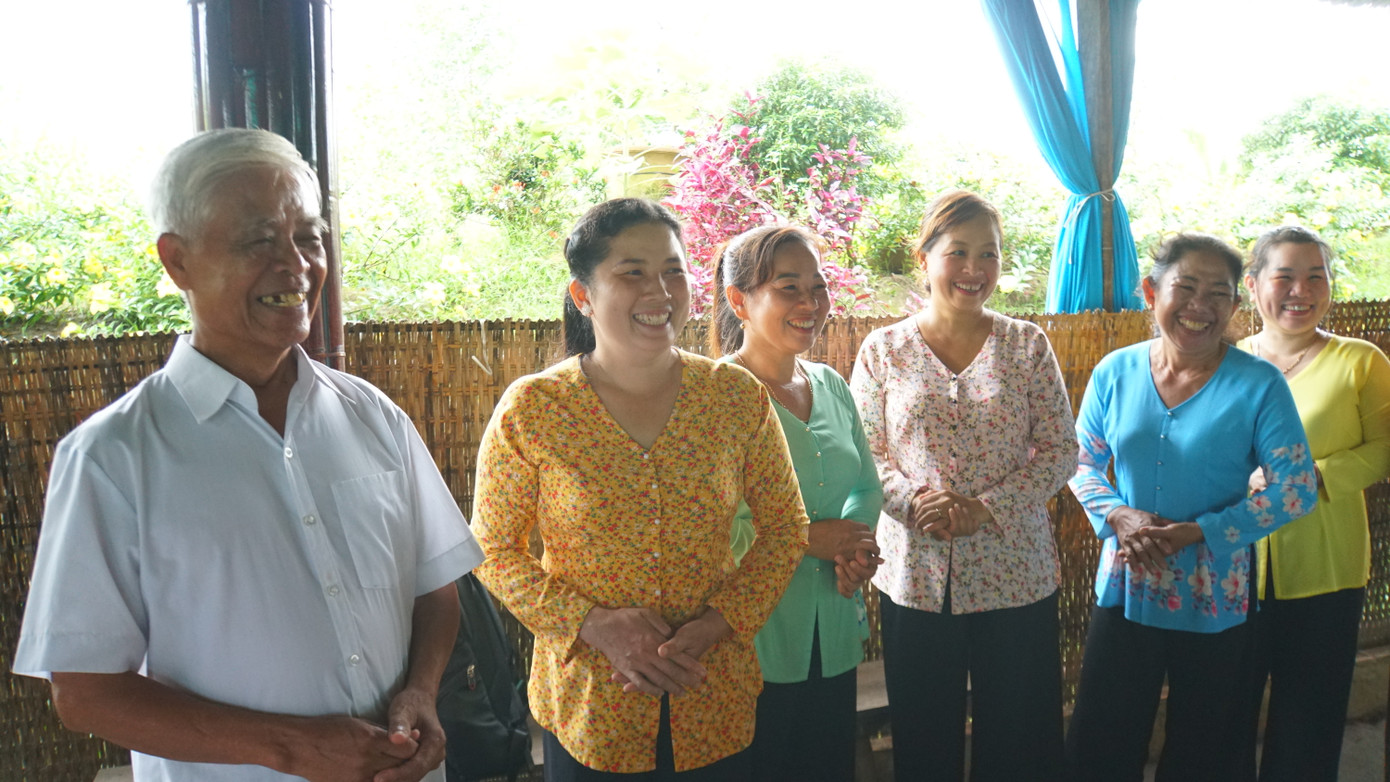 Người dân làm du lịch cộng đồng cồn Hô (Trà Vinh) niềm nở đón khách du lịch. Ảnh: Hòa Hội. Người dân làm du lịch cộng đồng cồn Hô (Trà Vinh) niềm nở đón khách du lịch. Ảnh: Hòa Hội.