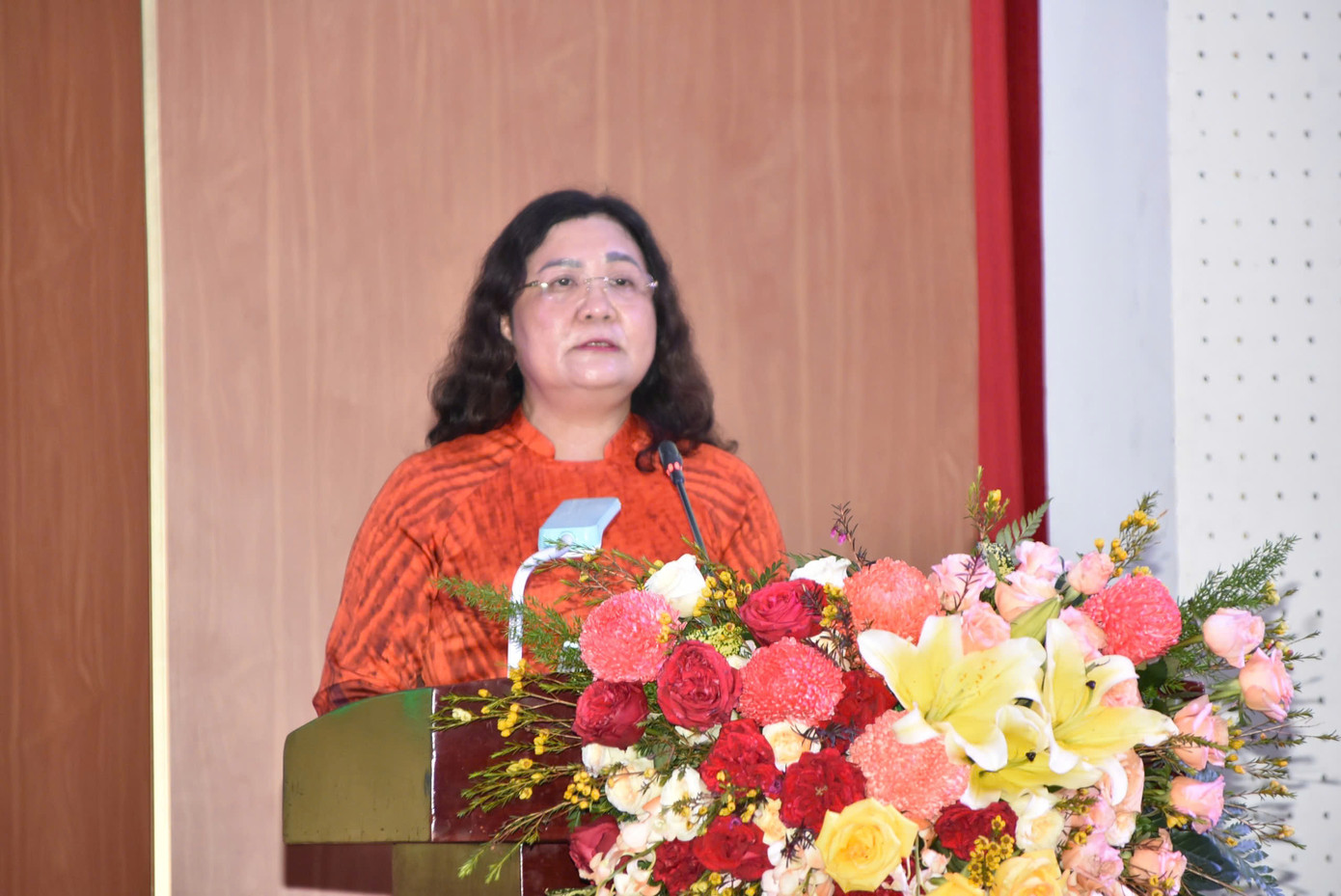 Quyền Bí thư Tỉnh ủy, Chủ tịch HĐND tỉnh Bến Tre Hồ Thị Hoàng Yến phát biểu tại hội thảo.