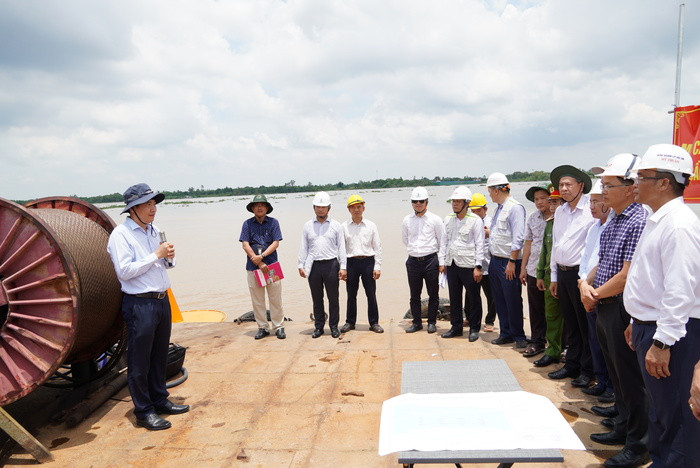 Chủ tịch UBND tỉnh Đồng Tháp Phạm Thiện Nghĩa phát biểu tại lễ bàn giao. Chủ tịch UBND tỉnh Đồng Tháp Phạm Thiện Nghĩa phát biểu tại lễ bàn giao.