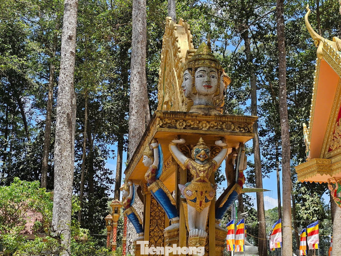 Năm 1994, Bộ Văn hóa Thông tin (nay là Bộ Văn hóa, Thể thao và Du lịch) xếp hạng chùa Âng là Di tích Quốc gia về kiến trúc nghệ thuật. Ảnh: Hòa Hội.