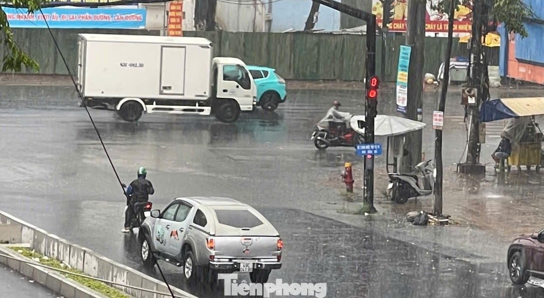 Mưa to khu vực quận Ninh Kiều, TP Cần Thơ. Ảnh: Lê Việt