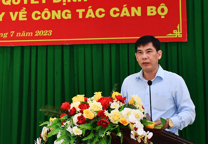 Tân Bí thư Huyện ủy Giồng Trôm Nguyễn Thái Bình phát biểu tại hội nghị. Ảnh: Hữu Hiệp. Tân Bí thư Huyện ủy Giồng Trôm Nguyễn Thái Bình phát biểu tại hội nghị. Ảnh: Hữu Hiệp.