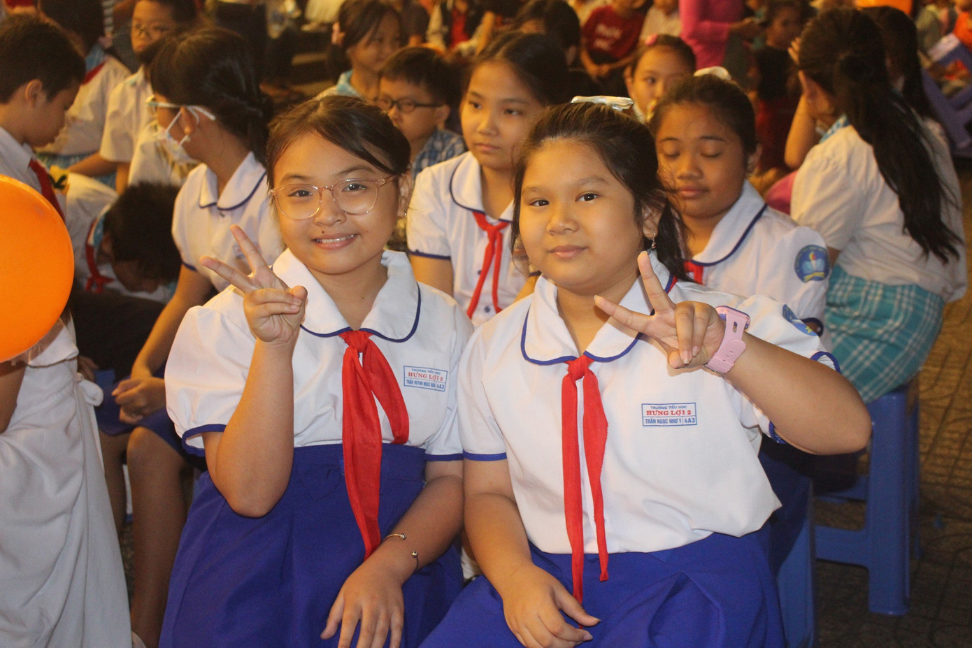 Các em thiếu nhi háo hức tham gia chương trình.