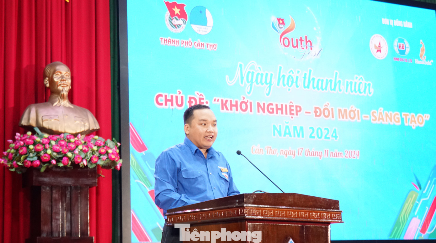 Anh Nguyễn Tứ Thiên - Phó Bí thư Thành Đoàn Cần Thơ phát biểu. Ảnh: Hòa Hội Anh Nguyễn Tứ Thiên - Phó Bí thư Thành Đoàn Cần Thơ phát biểu. Ảnh: Hòa Hội
