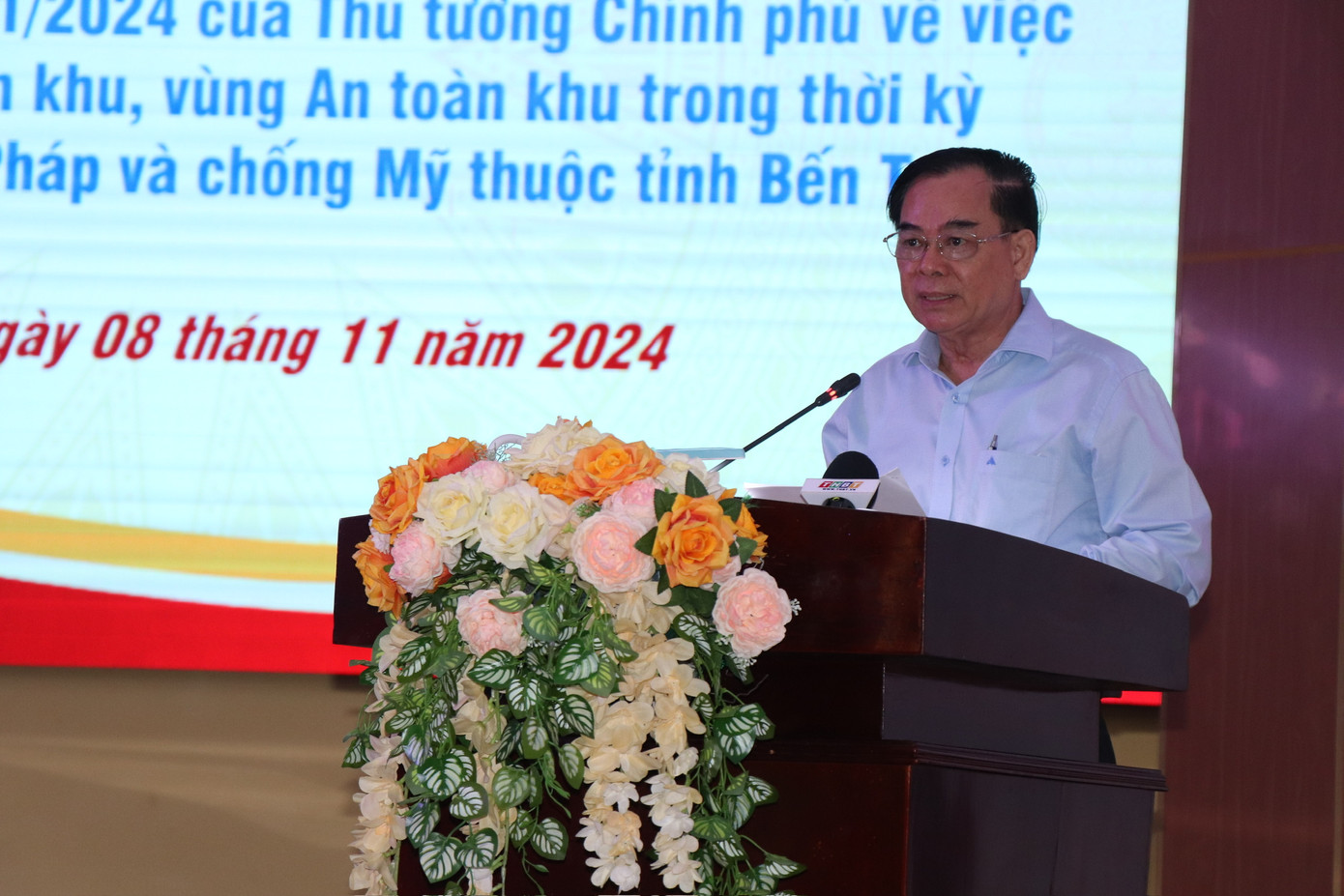 Chủ tịch UBND tỉnh Bến Tre Trần Ngọc Tam phát biểu tại hội nghị. Chủ tịch UBND tỉnh Bến Tre Trần Ngọc Tam phát biểu tại hội nghị.