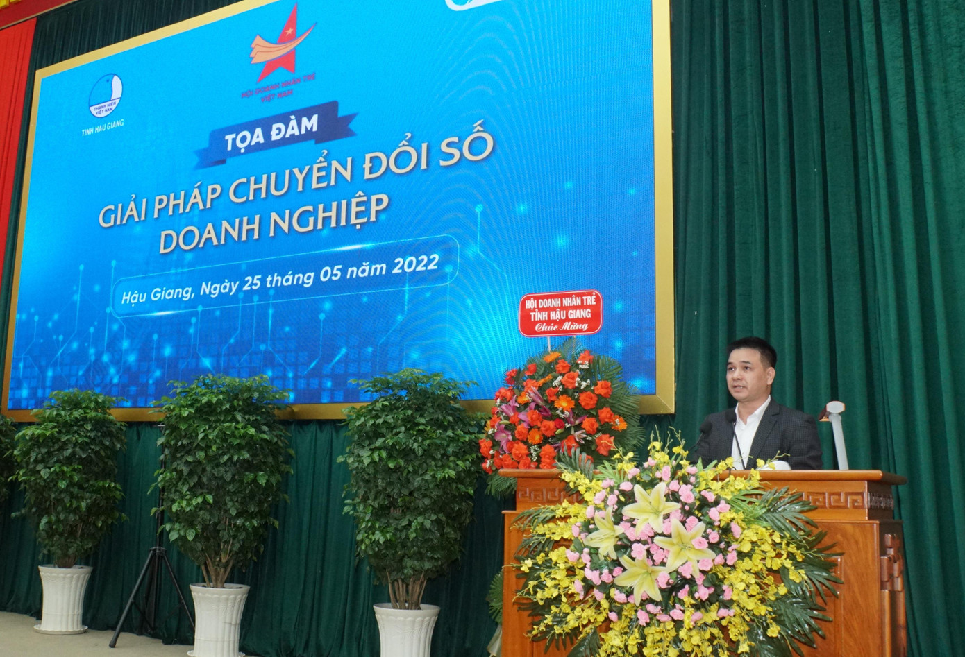 Ông Nguyễn Doãn Thắng, Phó Chủ tịch Hội Doanh nhân trẻ Việt Nam phát biểu. - Ảnh: Hòa Hội