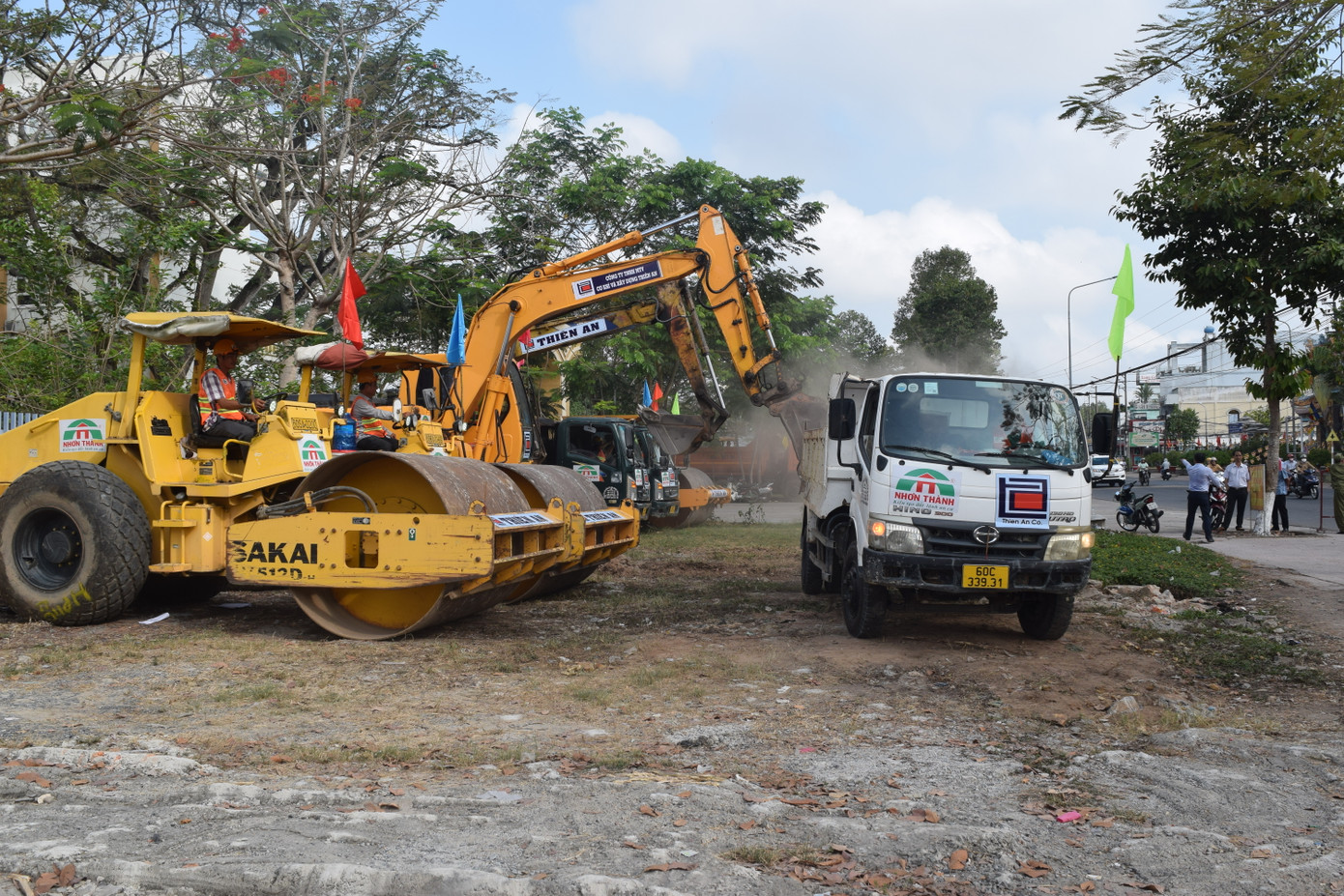 Triển khai thi công mở rộng đường Phạm Hữu Lầu, đoạn thuộc P.4, TP. Cao Lãnh, tỉnh Đồng Tháp.