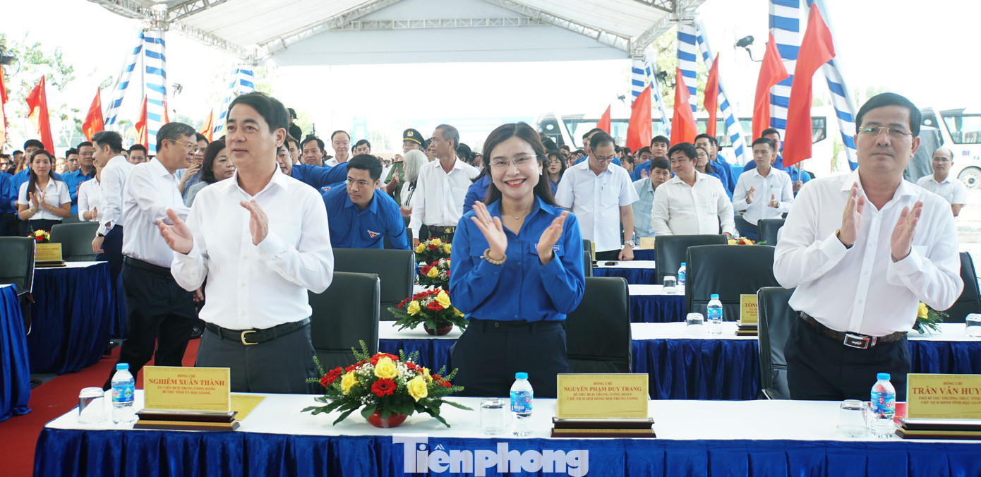 Chị Nguyễn Phạm Duy Trang - Bí thư Trung ương Đoàn, Chủ tịch Hội đồng đội Trung ương tham dự lễ ra quân chiến dịch thanh niên tình nguyện hè tại Hậu Giang. Ảnh: Hòa Hội Chị Nguyễn Phạm Duy Trang - Bí thư Trung ương Đoàn, Chủ tịch Hội đồng đội Trung ương tham dự lễ ra quân chiến dịch thanh niên tình nguyện hè tại Hậu Giang. Ảnh: Hòa Hội