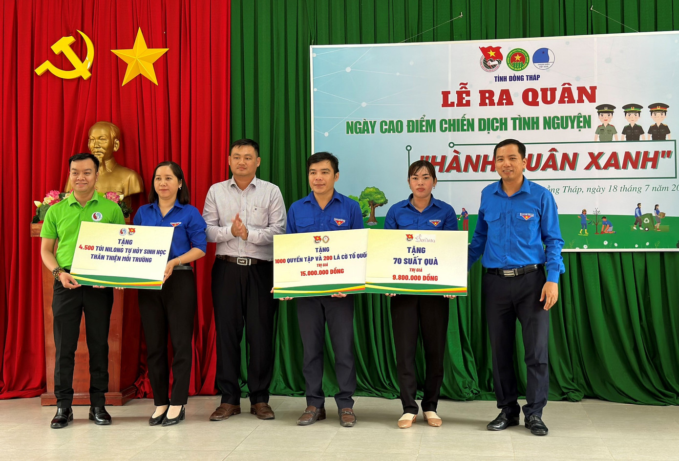 Tỉnh Đoàn Đồng Tháp cùng nhà tài trợ trao tặng nguồn lực cho địa phương. Ảnh: TĐ ĐT Tỉnh Đoàn Đồng Tháp cùng nhà tài trợ trao tặng nguồn lực cho địa phương. Ảnh: TĐ ĐT