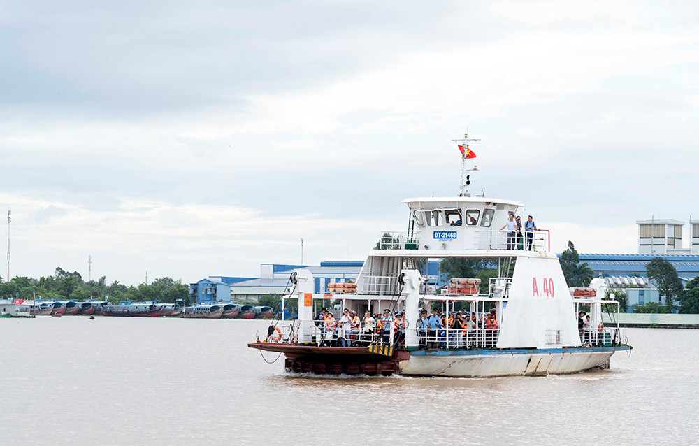 Phà phục vụ nhu cầu đi lại của người dân. Ảnh: Báo An Giang