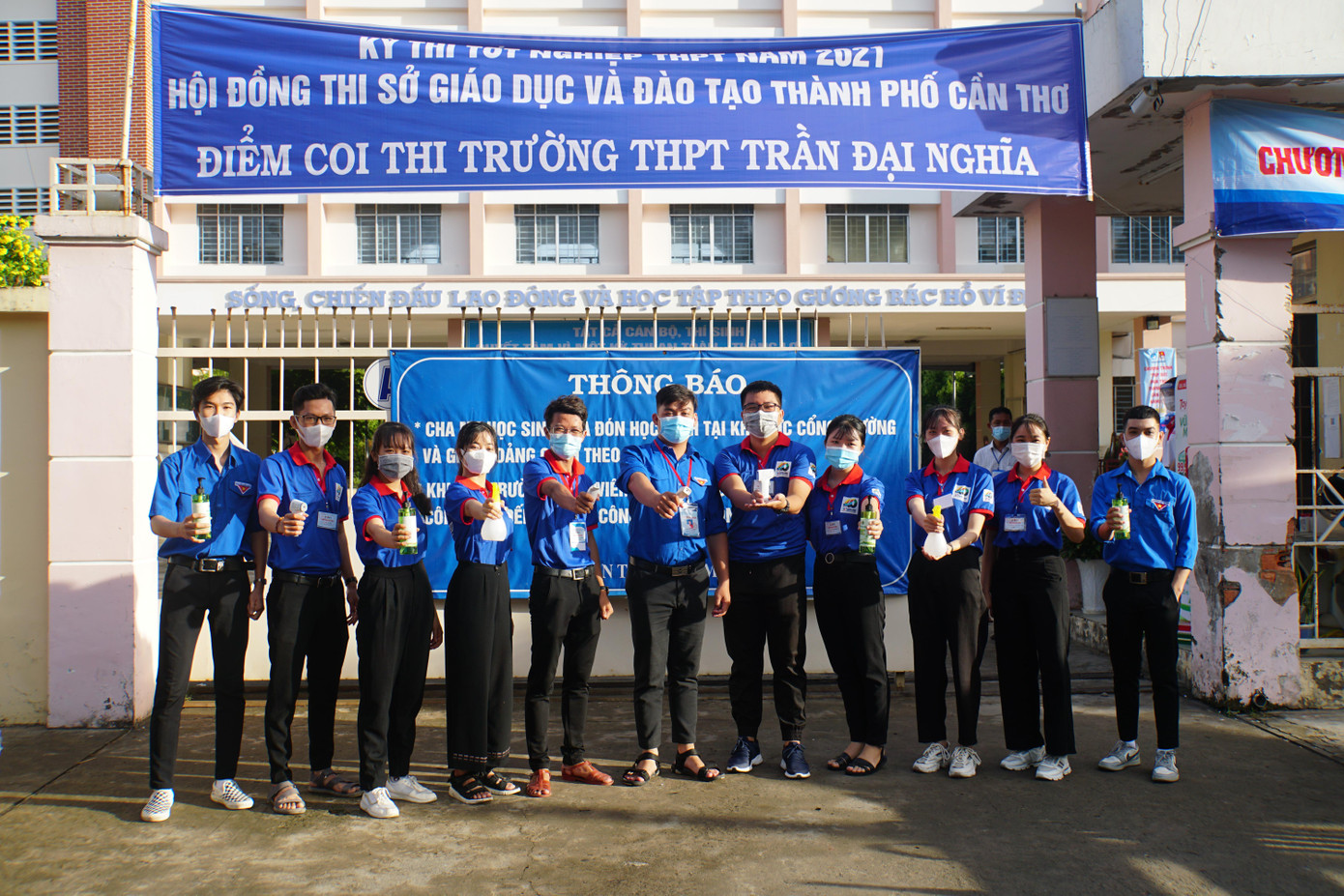 Năm nay, TP Cần Thơ có 12.160 thí sinh đăng ký dự thi; trong đó có 10.343 thí sinh hệ giáo dục phổ thông, còn lại là thí sinh hệ giáo dục thường xuyên và thí sinh tự do. Thành phố dự kiến bố trí 517 phòng thi tại 24 điểm thi ở 9 quận, huyện. Năm nay, TP Cần Thơ có 12.160 thí sinh đăng ký dự thi; trong đó có 10.343 thí sinh hệ giáo dục phổ thông, còn lại là thí sinh hệ giáo dục thường xuyên và thí sinh tự do. Thành phố dự kiến bố trí 517 phòng thi tại 24 điểm thi ở 9 quận, huyện.