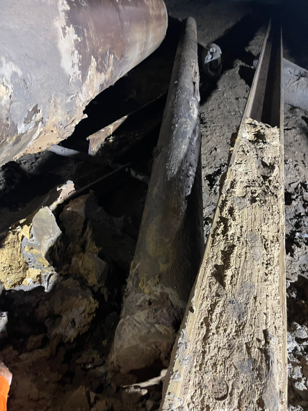 Đốt cọc 1 dài 12m đã đưa lên mặt đất