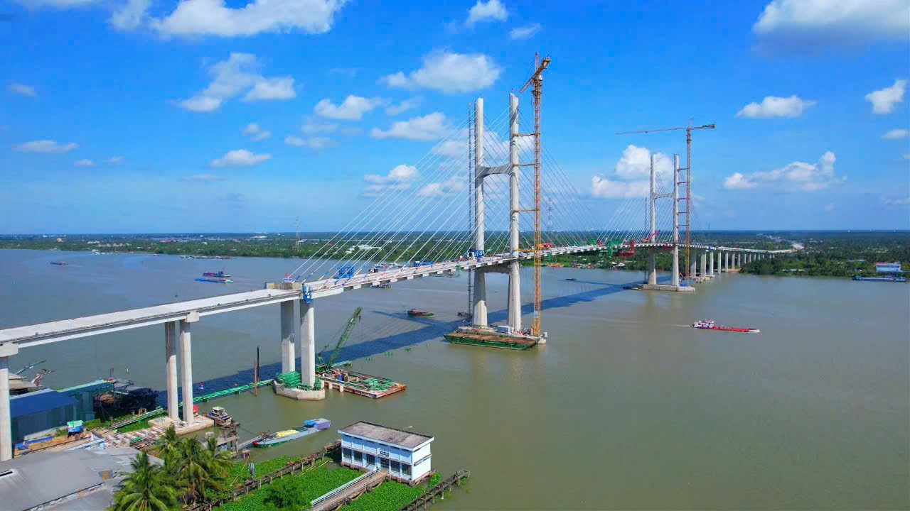 Cầu Rạch Miễu 2 được hợp long hôm 19/4. Cầu Rạch Miễu 2 được hợp long hôm 19/4.