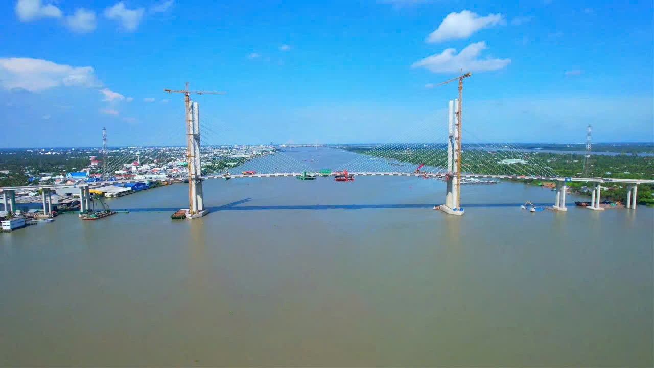 Cầu Rạch Miễu 2 đang đẩy nhanh tiến độ hoàn thành phục vụ người dân vào dịp lễ 2/9. Cầu Rạch Miễu 2 đang đẩy nhanh tiến độ hoàn thành phục vụ người dân vào dịp lễ 2/9.