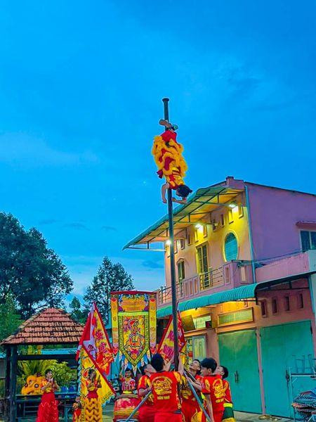 Lê Yến Quyên biểu diễn múa lân. Ảnh: NVCC Lê Yến Quyên biểu diễn múa lân. Ảnh: NVCC