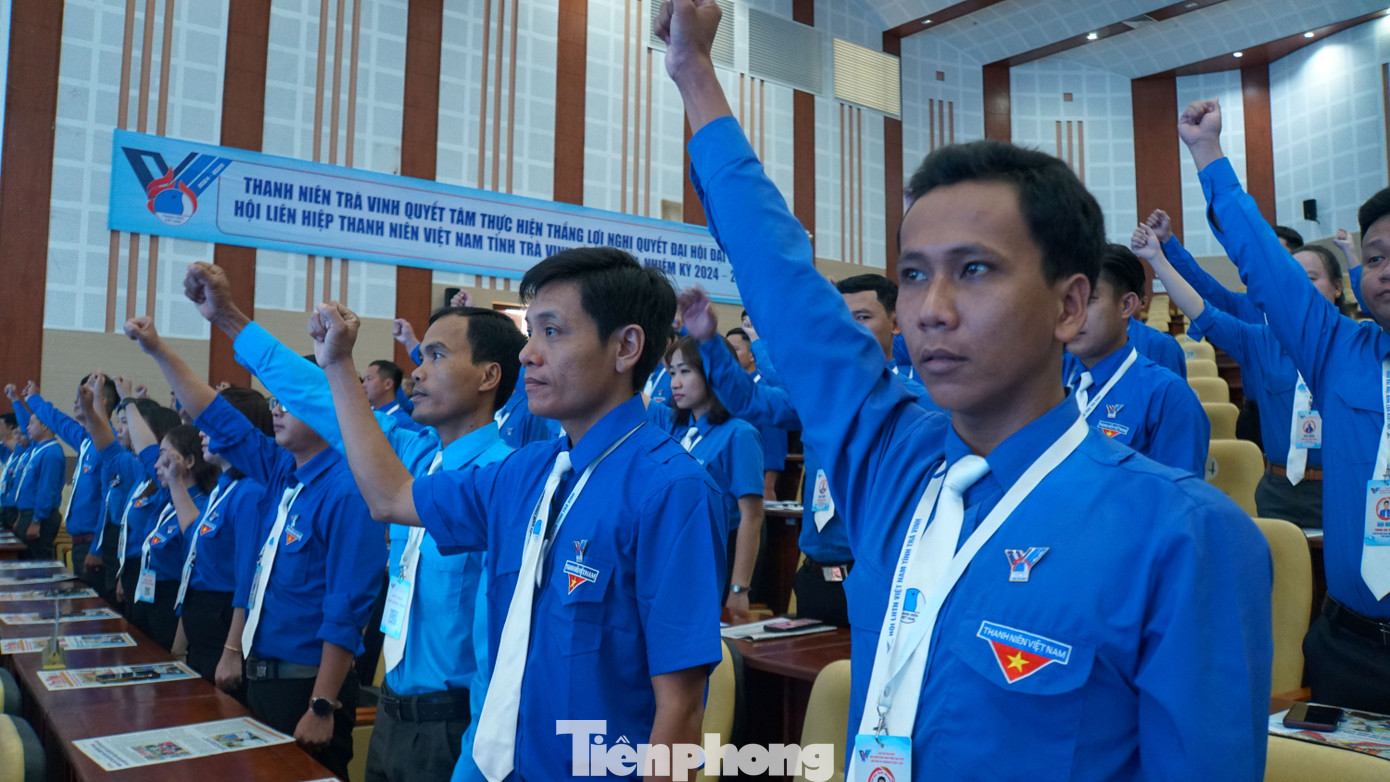 Đại biểu hạ quyết tâm. Ảnh: Hòa Hội