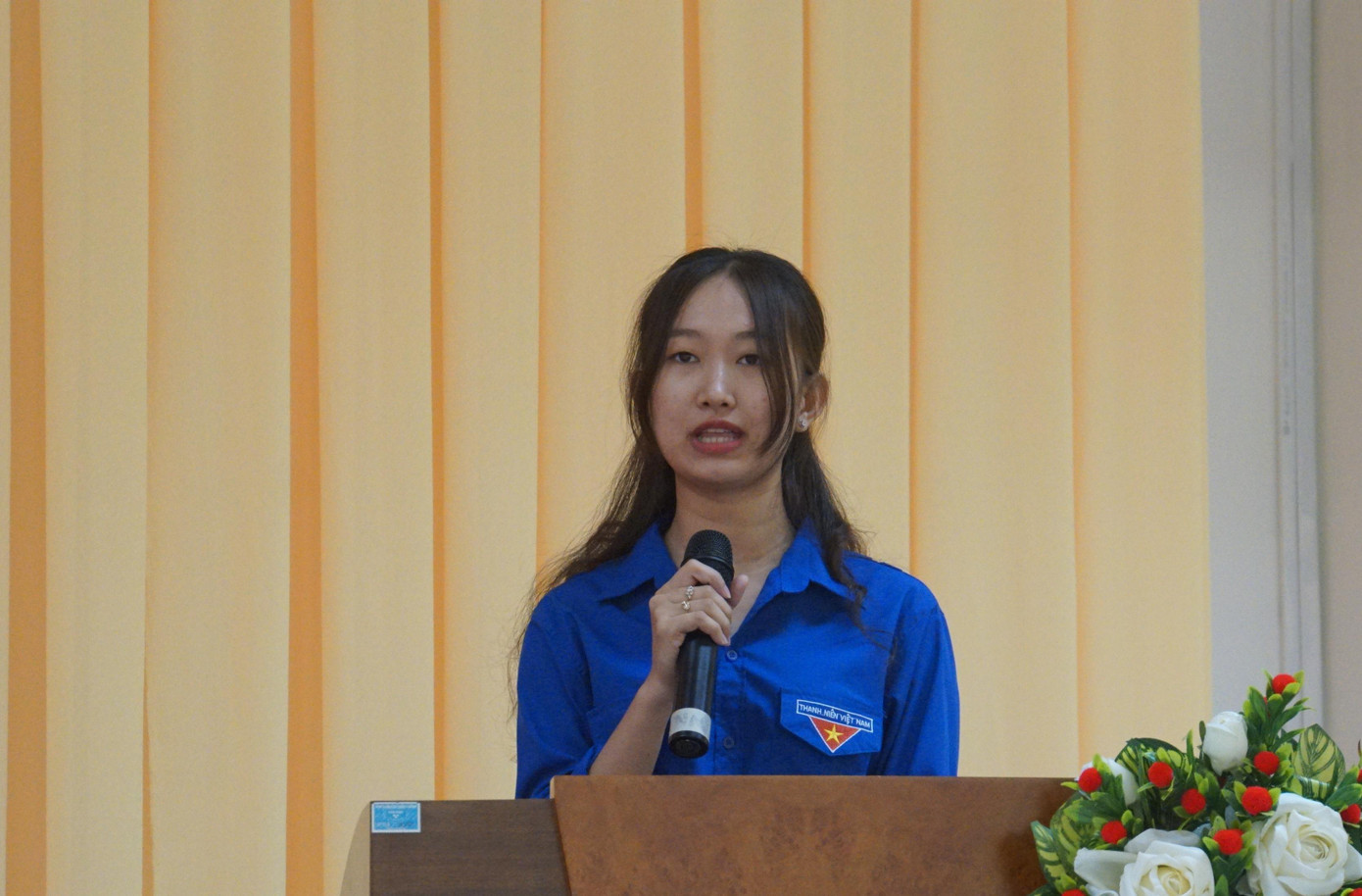 Bạn Đinh Thị Huỳnh Nhi phát biểu